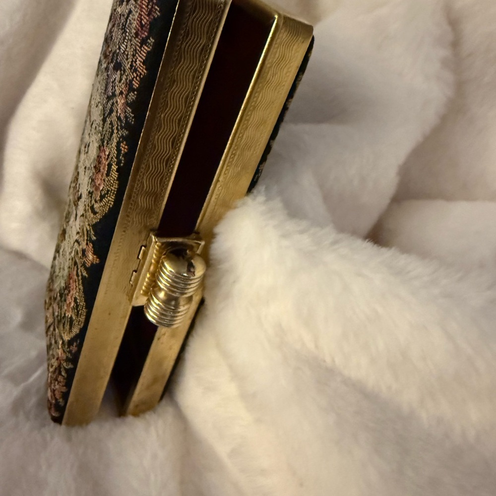 Rare Vintage Elegant Gold and Black Tapestry Clutch - Picture 4 of 8